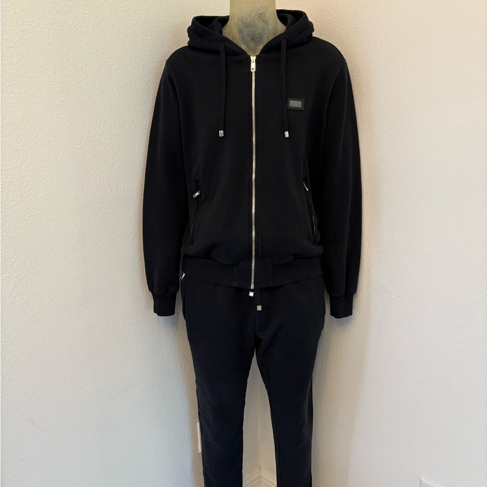 Dolce & Gabbana navy track suit. Gently worn
But in great condition